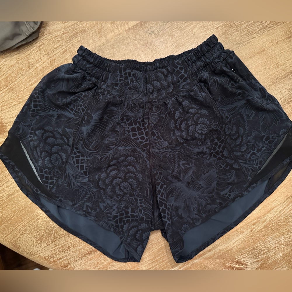 Lululemon Hotty Hot Shorts Size 6